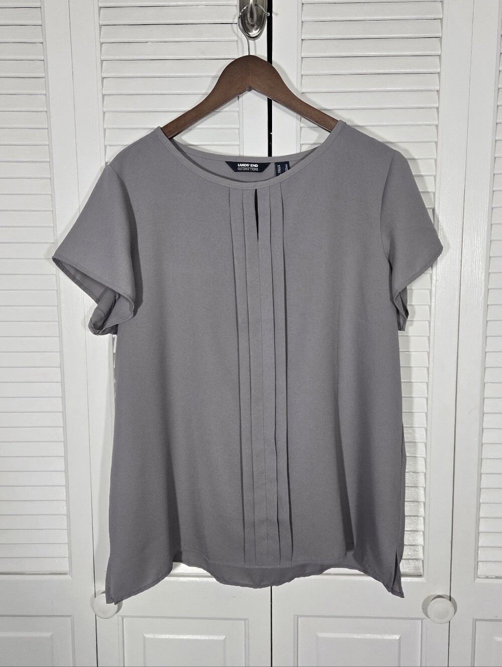 Lands End Outfitters Pleated Front Shirt Sleeve Gray Scoop Neck Blouse Sz 18